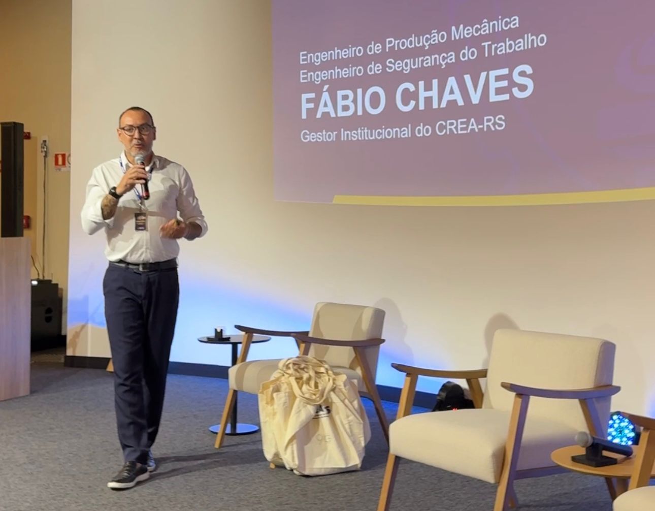 Diálogo com as universidades